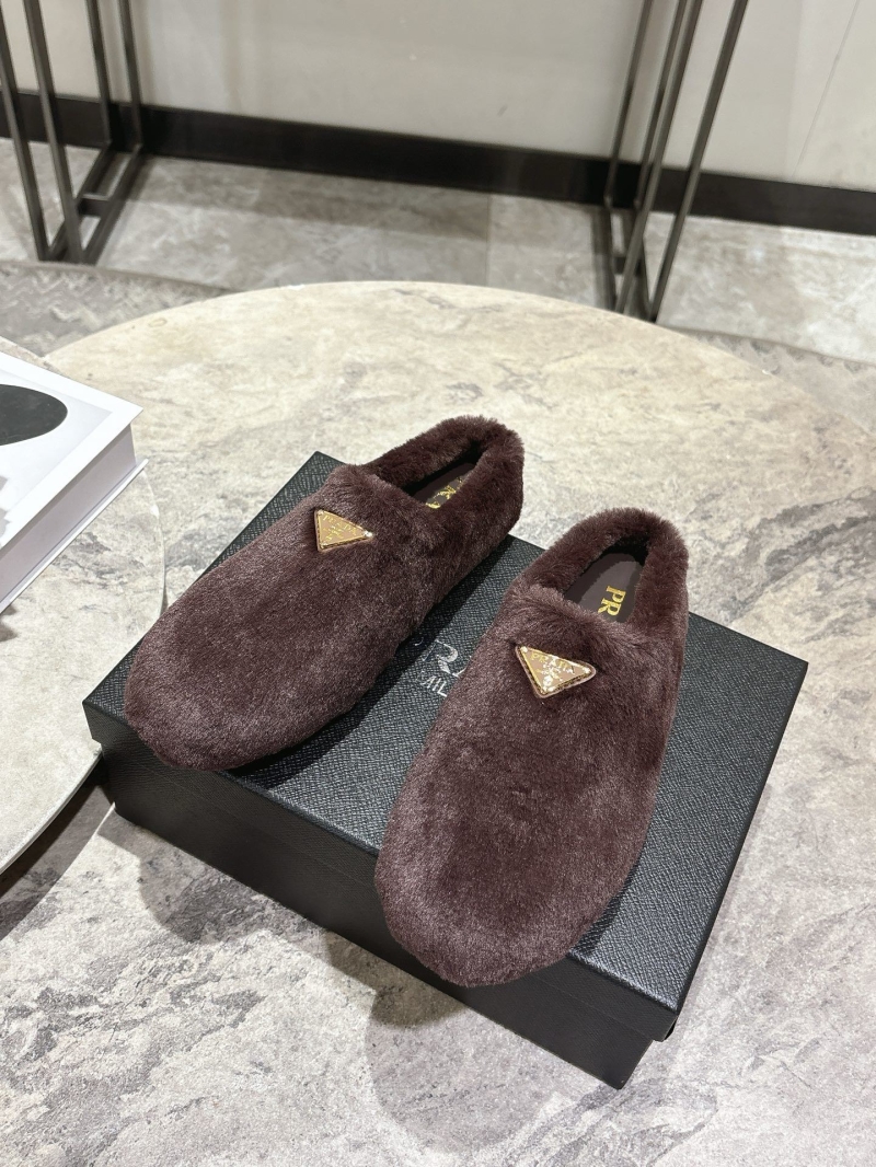 Pra*a slippers